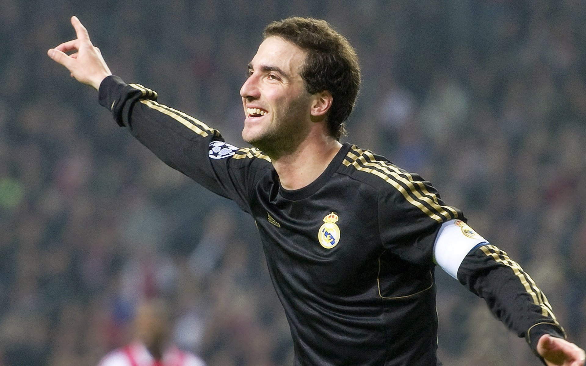 两队或现搬迁传闻再起:足球迷心潮澎湃,未来走向成谜